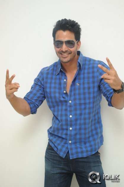 Prema-Ishq-Kaadhal-Team-Press-Meet